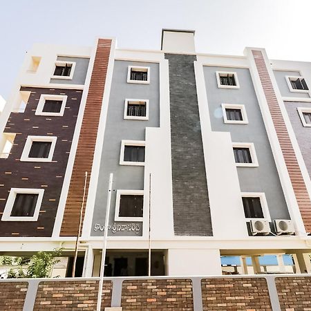 Hotel Oyo Victory Grand Tadepalle Exterior foto
