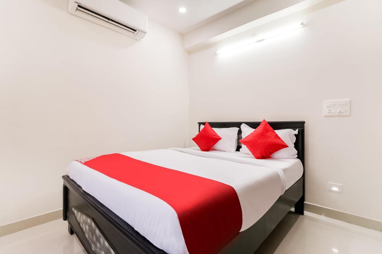 Hotel Oyo Victory Grand Tadepalle Exterior foto
